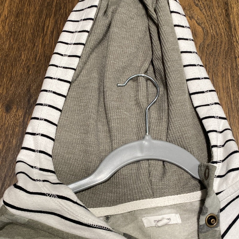 Camo/stripes pull over - Picture 5 of 7
